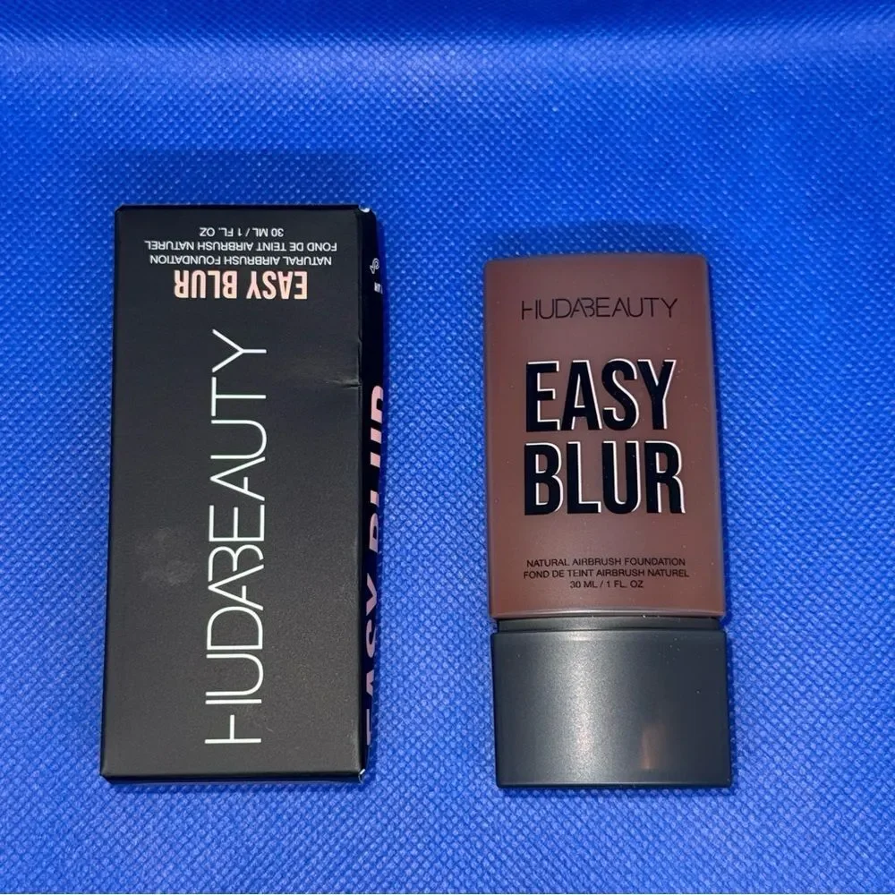HUDA BEAUTY Easy Blur Foundation - Ganache 560R